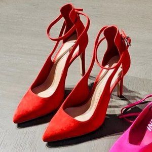 Gianni Bini Lulaa Suede Cut-Out Dress Pumps RED